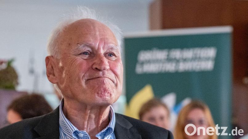 Der frühere CSU-Chef Erwin Huber hatte zuletzt gewisse Sympathien für grüne Politik-Ideen erkennen lassen - nun kritisiert er offen das Vorgehen des aktuellen Parteichefs Markus Söder. (Archivbild) Bild: Armin Weigel/dpa