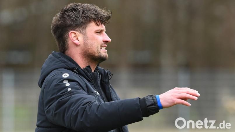 Josef Rodler, Trainer der SpVgg SV Weiden II, war nach der Heimniederlage gegen den SV Inter Bergsteig Amberg bedient. Bild: Gerhard Büttner