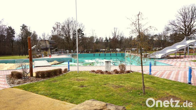 Das Naturerlebnisbad soll in diesem Jahr wieder mehr Attraktivität erhalten. Bürgermeister und neuer Geschäftsführer Thomas Kaufmann plant dafür mehr Veranstaltungen. Noch herrscht Winterruhe im Bad. Bild: bkr