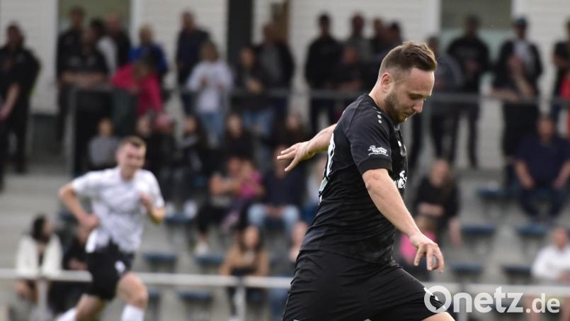 Florian Schlagenhaufer brachte den 1. FC Schwarzenfeld in Führung. Am Ende reichte es gegen den BSC Regensburg nur zu einem Remis. Archivbild: ham