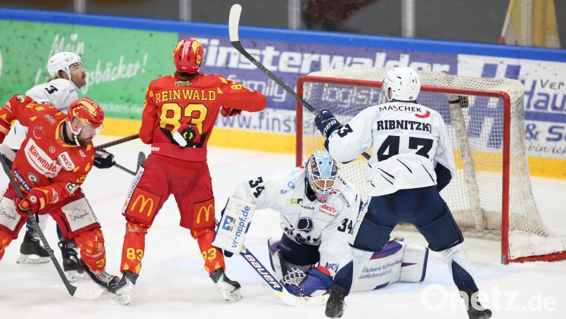 Michael McNiven im Weidener Tor war am Sonntagabend der Fels in der Brandung. Die Blue Devils gewannen mit 3:1 im Allgäu und stehen kurz vor dem Klassenerhalt in der DEL2. Bild: Benjamin Lahr