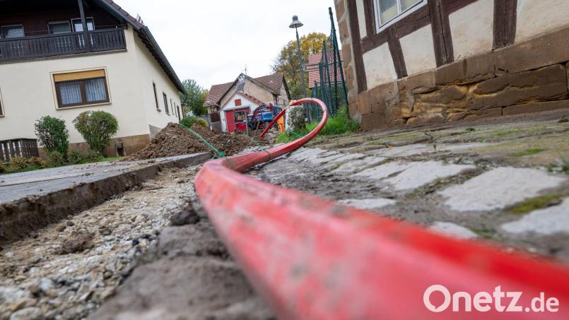 Beim Glasfaserausbau liegt Bayern nach einer Studie der bayerischen Wirtschaft hinter dem restlichen Deutschland zurück. (Archivbild) Bild: Pia Bayer/dpa