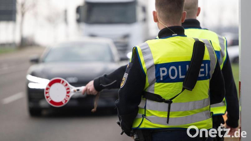 Die Bundespolizei nahm den Tatverdächtigen fest. (Symbolbild) Bild: Marijan Murat/dpa