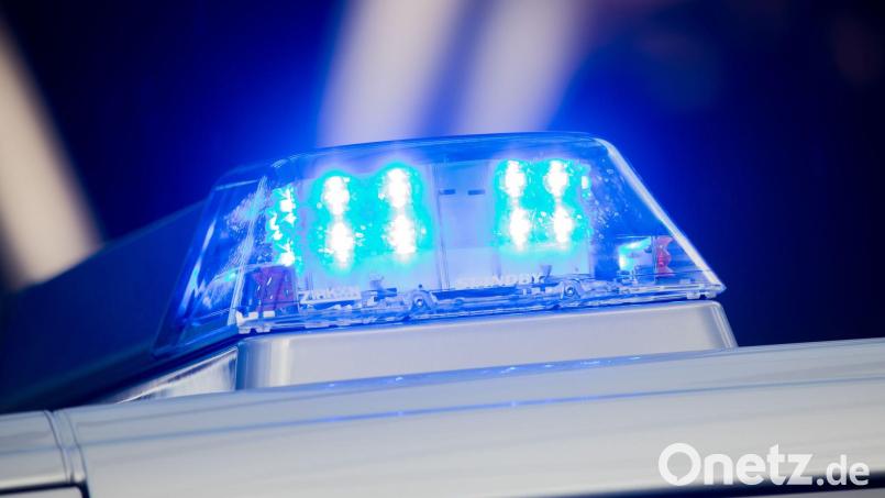 In Burglengenfeld eskaliert ein Streit zwischen zwei Männern, in dessen Verlauf beide leichte Verletzungen erleiden. Symbolbild: Rolf Vennenbernd/dpa