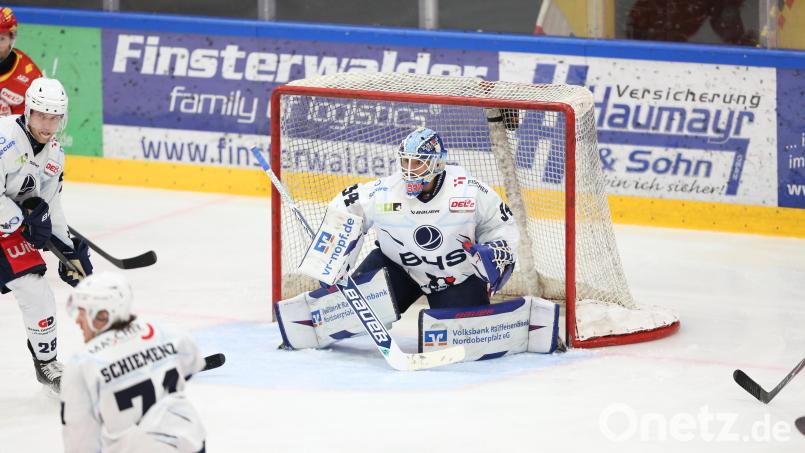 Goalie Michael McNiven war beim Sieg der Blue Devils am Sonntag in Kaufbeuren der Fels in der Brandung. Bild: Benjamin Lahr