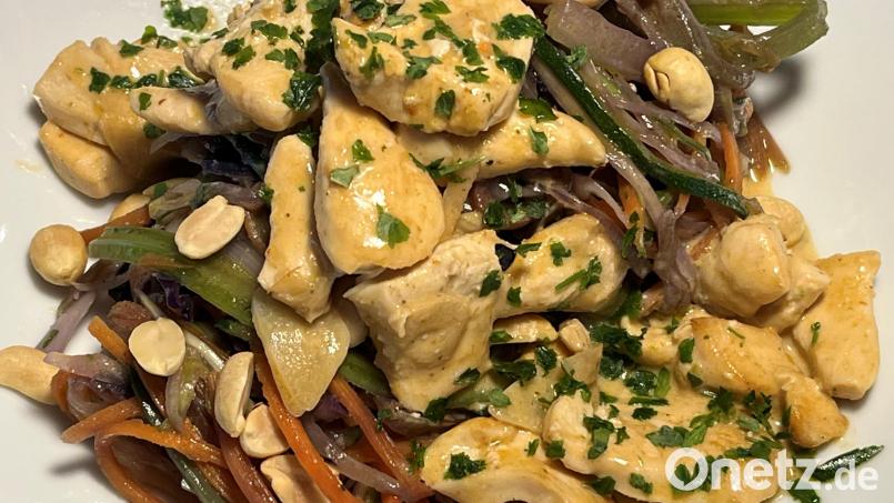 Das Hühnchen-Kokos-Curry von Michael Schiffer mit Gemüse-Spaghetti. Bild: Michael Schiffer