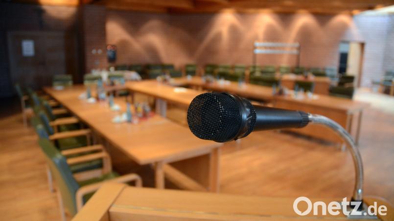 Die letzte Rede steht an: Etliche aktuelle Stadträte in Weiden werden ab Mai dem Gremium nicht mehr angehören. Sie wurden entweder abgewählt oder scheiden freiwillig aus. Archivbild: Gabi Schönberger