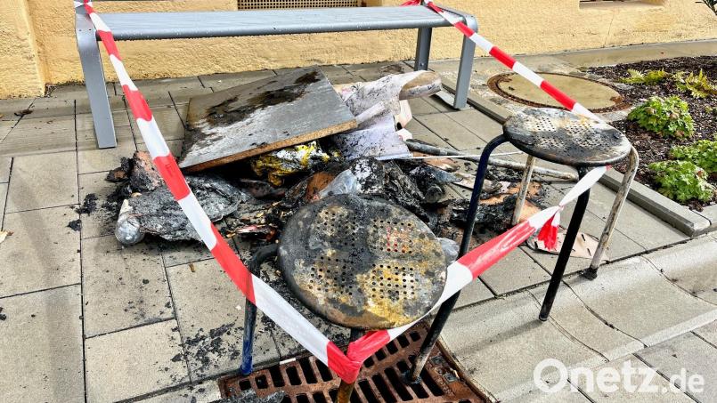 In Grafenwöhr brach aus noch ungeklärter Ursache ein Küchenbrand aus. Einige Überreste sind auch am Tag danach noch sichtbar. Bild: Gabi Schönberger