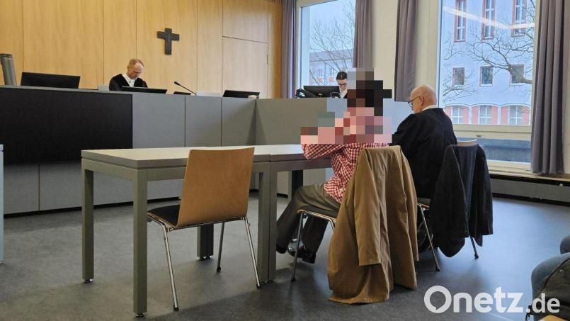 Wegen sexueller Belästigung stand am Dienstag ein Pflegeassistent vor dem Amtsgericht in Weiden. Ihm wurde vorgeworfen, in einem Seniorenheim eine Praktikantin belästigt zu haben. Bild: Sonja Kaute