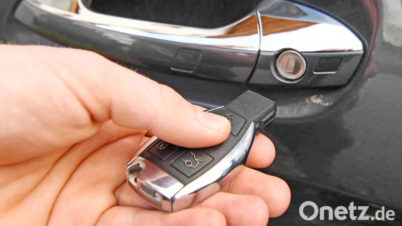 Diebe stehlen in Eschenbach zwei hochwertige Autos mit Keyless-Go-System. Die Polizei sucht Zeugen Symbolbild: Uli Deck/dpa