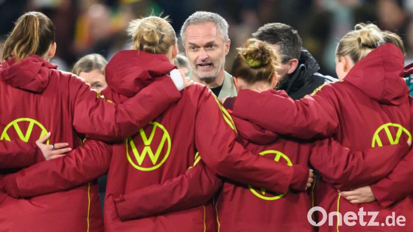 Äußert sich zum Thema Homosexualität im Fußball: Frauen-Bundestrainer Christian Wück. (Archivbild) Bild: Robert Michael/dpa