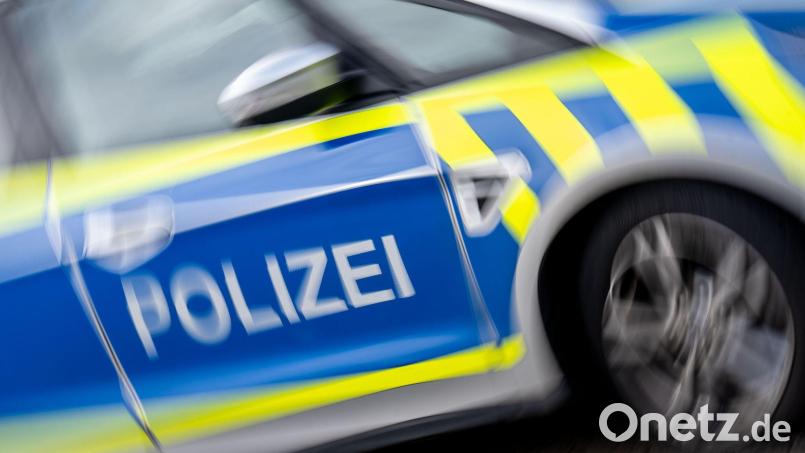 Die Polizei musste in Eslarn wegen eines eskalierten Beziehungsstreits eingreifen. Symbolbild: Hendrik Schmidt/dpa