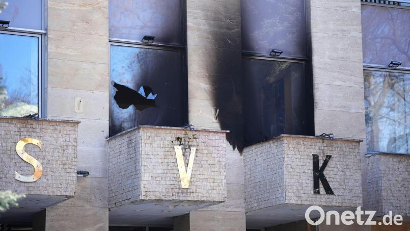 Beim Brandanschlag auf das „Russische Haus“ in Prag entstand Sachschaden. (Archivbild) Bild: Petr David Josek/AP/dpa