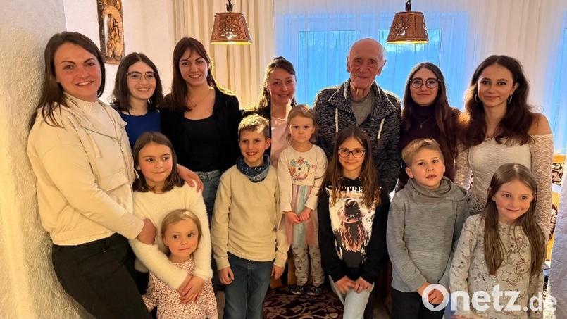 Robert Söllner (hinten Mitte) feierte im Kreise seiner zahlreichen Enkel- und Urenkelkinder seinen 95. Geburtstag. Bild: soj