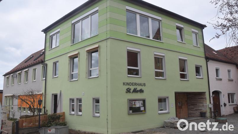 Das Kinderhaus St. Martin in Luhe hat ein neues Stockwerk erhalten. Der Baufortschritt liegt jedoch seit zwei Jahren hinter dem Zeitplan zurück. Bild: fz
