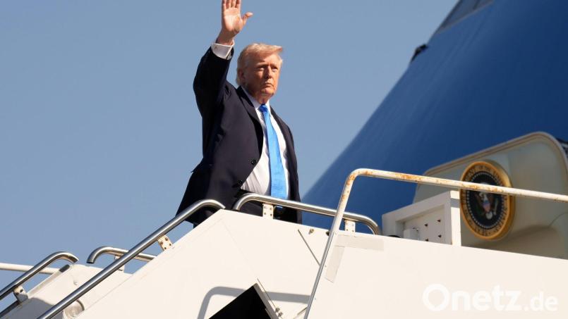 Trump nutzt den Flughafen regelmäßig für Flüge zu seinem Anwesen Mar-a-Lago. (Archivbild) Bild: Mark Schiefelbein/AP/dpa