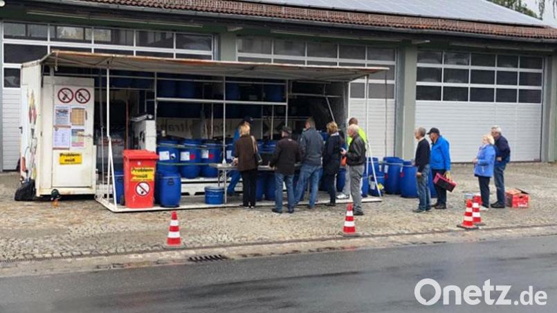 Das Giftmobil im Landkreis Amberg-Sulzbach nimmt in den kommenden Wochen Problemabfälle aus Haushalten an. Termine sind online verfügbar. Symbolbild: Janina Nebe