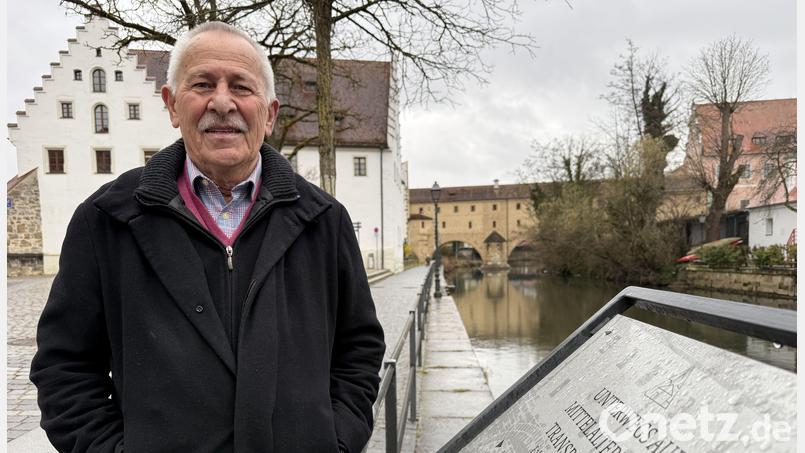 Dieter Walter (82) war einer der ersten Plättenfahrer auf der Vils. Nach 30 Jahren Dienst hört er nun auf. Bild: upl