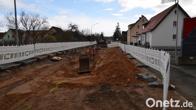 Zusammen mit dem Staatlichen Hochbauamt Bayreuth investiert die Gemeinde Speichersdorf rund 3,5 Millionen Euro in den kompletten Neubau der Neustädter Straße und die darin liegende Infrastruktur. Bild: ak