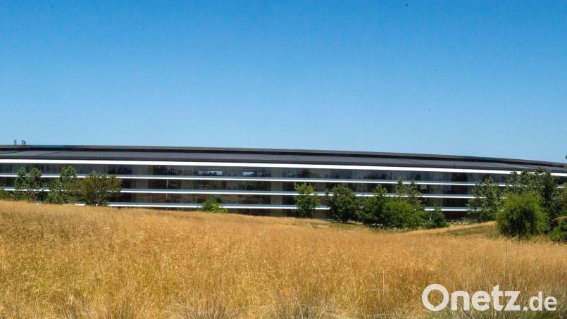 Im weiträumigen Innengelände der ringförmigen Zentrale ist Platz für eine Bühne. (Archivbild) Bild: Andrej Sokolow/dpa