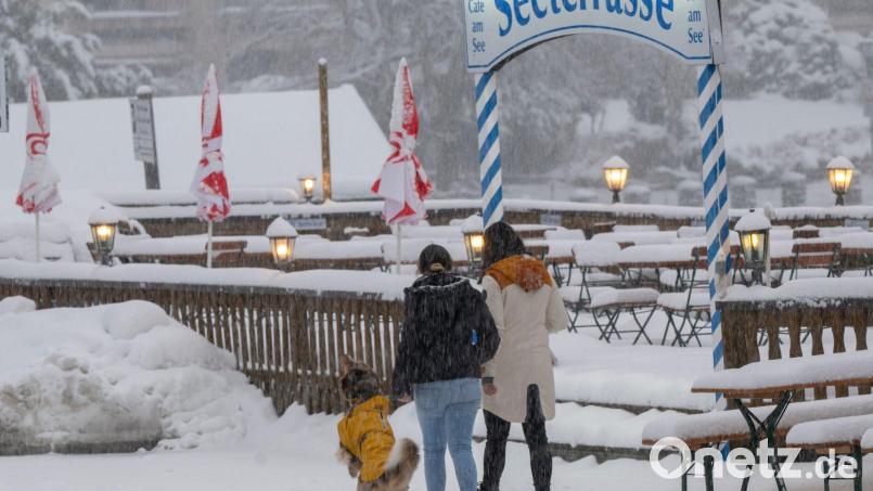 Der Winter in Bayern gibt auch kurz vor dem Osterfest nur ganz allmählich auf. (Archivbild) Bild: Peter Kneffel/dpa