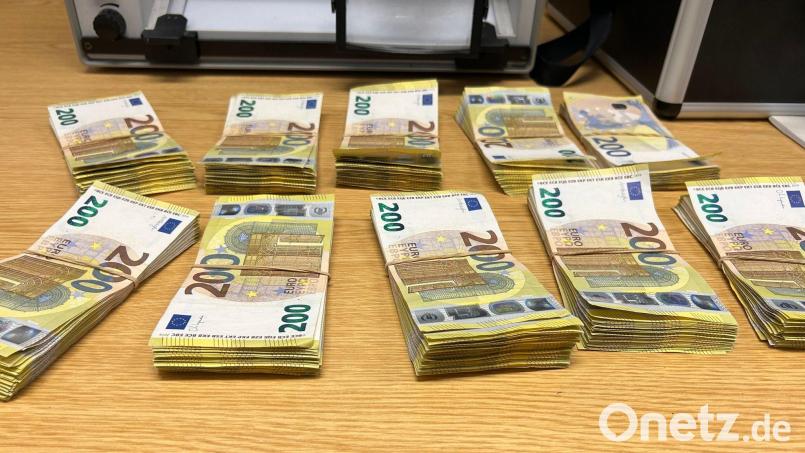 Der Mann wird nun der Geldwäsche verdächtigt. Bild: -/Hauptzollamt Schweinfurt/dpa