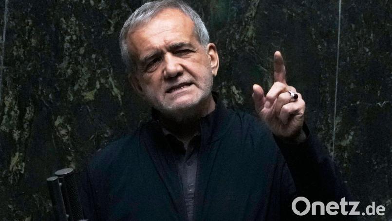 Peseschkian wendet sich in einem offenen Brief an die Amerikaner. (Archivbild) Bild: Vahid Salemi/AP/dpa