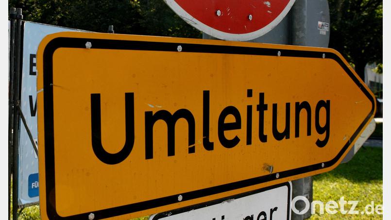 Ein Verkehrszeichen an der Umleitungsbeschilderung wurde bei Pingarten entwendet. Die Polizei bittet um Hinweise. Symbolbild: Angelika Warmuth