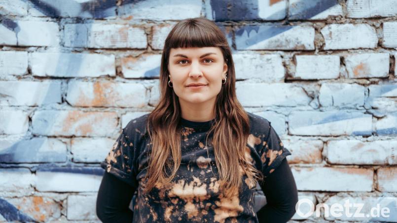 Susanne Siegert stellt in Weiden ihr Buch "Gedenken neu denken" vor. Bild: Ina Lebedjew/exb