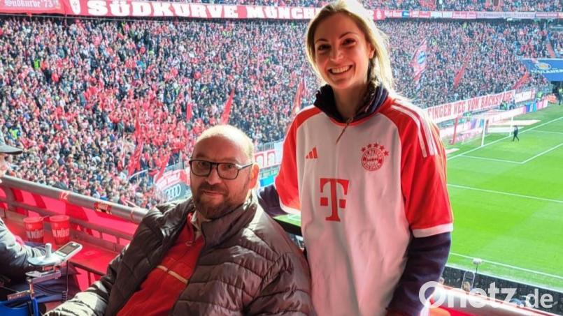René Meinel (links) und Pflegefachkraft Miriam Troppmann in der Allianz-Arena. Bild: Thomas Christoph