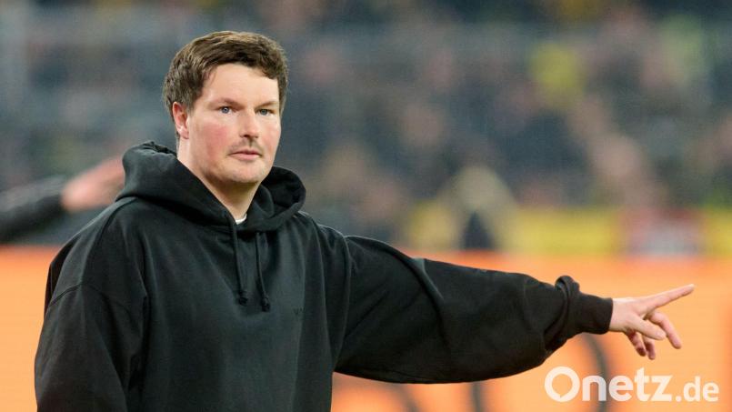 Trainer Merlin Polzin und der Hamburger SV erwarten den FC Augsburg. (Archivbild) Bild: Bernd Thissen/dpa