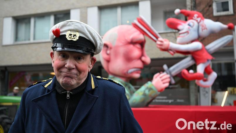 Karnevalswagenbauer Jacques Tilly ist von einem russischen Gericht zu achteinhalb Jahren Haft verurteilt worden (Archivbild). Bild: Federico Gambarini/dpa