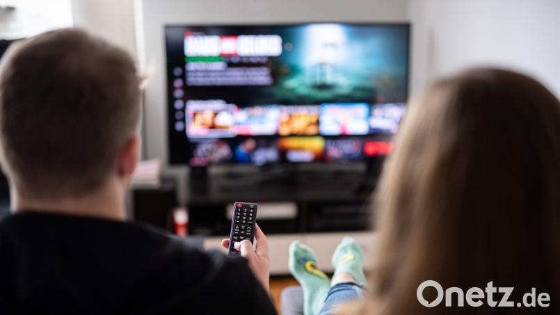 Unrechtmäßig auf Streaming-Dienste zuzugreifen, ist strafbar. In Burglengenfeld führt die Polizei nun länderübergreifende Ermittlungen. Symbolbild: Daniel Reinhardt/dpa