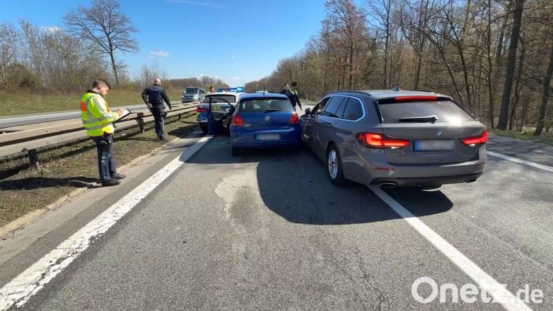 Mehrere Polizeiwagen verfolgten das Auto bei der Fahrt über die Autobahnen 7 und 70. Bild: Michaela Johannsen/dpa