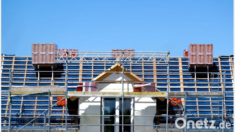 Der Eigenheimkauf ist vor allem in Bayerns Ballungsräumen für viele nahezu unbezahlbar. (Symbolbild) Bild: Sven Hoppe/dpa