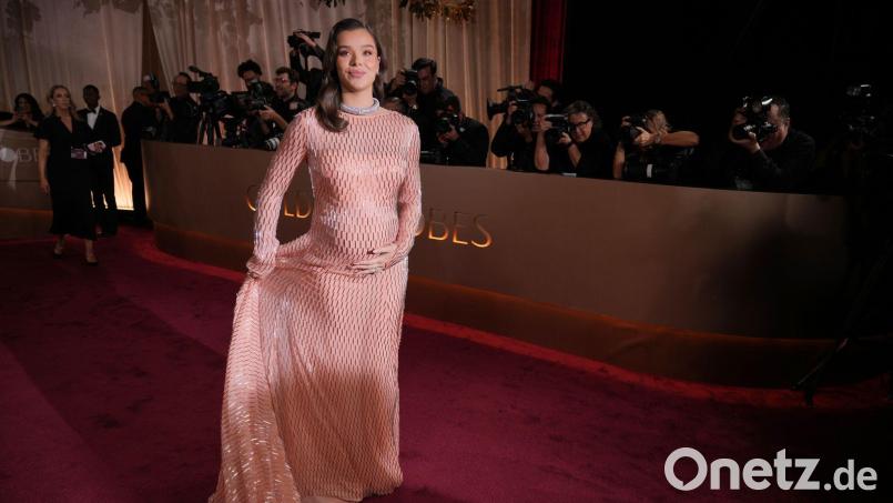 Hier noch mit Bauch - Schauspielerin Hailee Steinfeld ist Mutter geworden. (Archivbild) Bild: Jordan Strauss/Invision/AP/dpa
