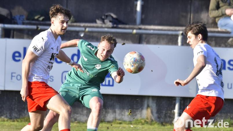 Leon Kipry (Mitte) erzielte beim 2:0-Sieg der DJK Gebenbach in Coburg den Treffer zum Endstand. Archivbild: Hubert Ziegler