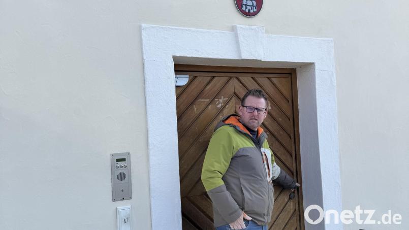 Im Kulmainer Rathaus geht Marco Pscherer bereits regelmäßig ein und aus, um sich in Gesprächen mit den Mitarbeitern auf seine künftigen Aufgaben als Bürgermeister vorzubereiten. Bild: Marco Pscherer