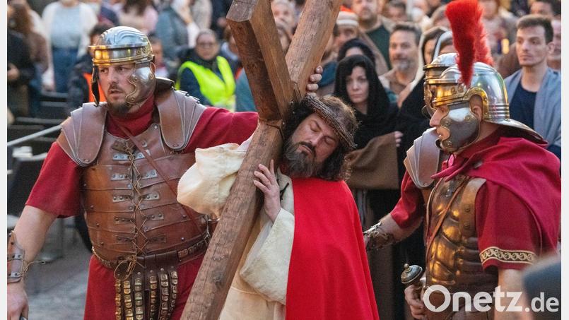 Die Aufführung zieht jedes Jahr Tausende Zuschauer an. (Archivbild) Bild: Stefan Puchner/dpa