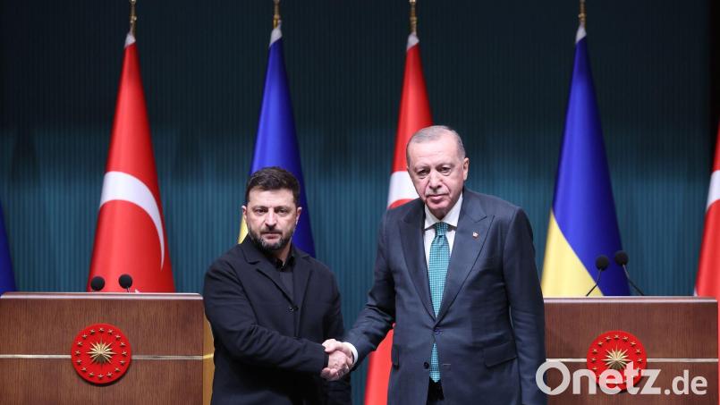 Der ukrainische Präsident Wolodymyr Selenskyj hat Gespräche mit dem türkischen Präsidenten Recep Tayyip Erdogan angekündigt. (Archivbild) Bild: Yavuz Ozden/DIA Photo/AP/dpa