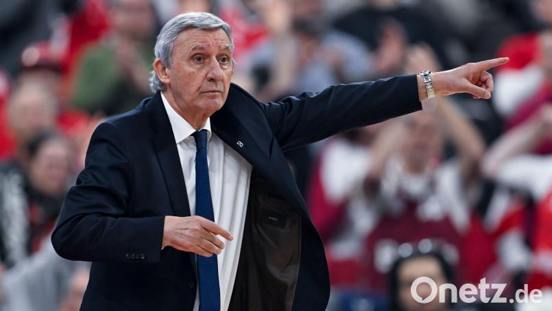 Svetislav Pesic übernahm während der laufenden Saison noch einmal den FC Bayern. (Archivbild) Bild: Sven Hoppe/dpa