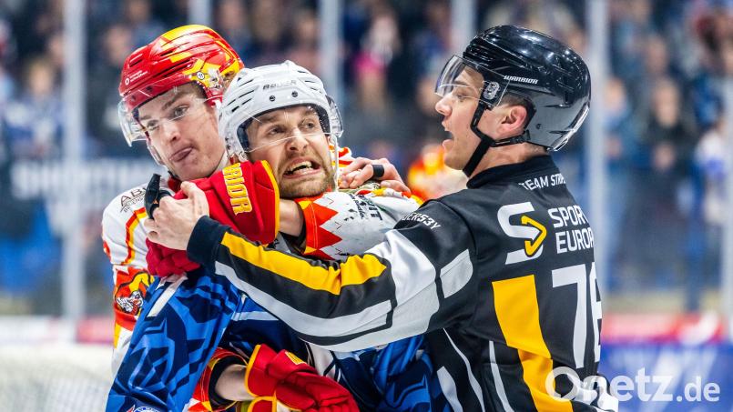 Bei der Saison von Luca Gläser (Mitte) und den Blue Devils Weiden blieb einem schonmal der Atem weg. Die prägnantesten Momente im Überblick. Bild: Tobias Neubert