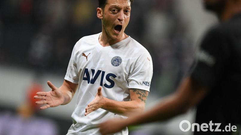 Özil spielte unter anderem bei Schalke 04, Werder Bremen, Real Madrid sowie dem Londoner Club FS Arsenal und zuletzt bei türkischen Clubs. (Archivbild) Bild: Arne Dedert/dpa