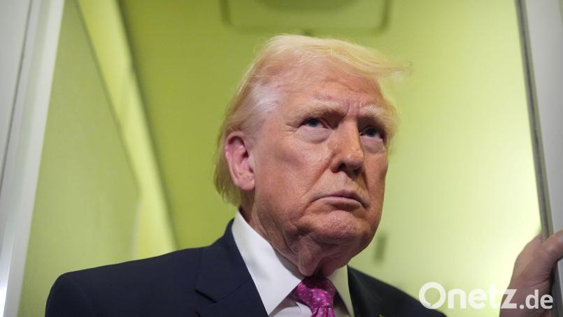 Der US-Präsident will die faktische Blockade der Straße von Hormus beenden. (Archivbild) Bild: Mark Schiefelbein/AP/dpa