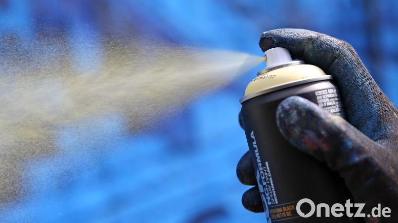 Ein Unbekannter Sprayer trieb in Burglengenfeld sein Unwesen. Symbolbild: Jan Woitas/dpa