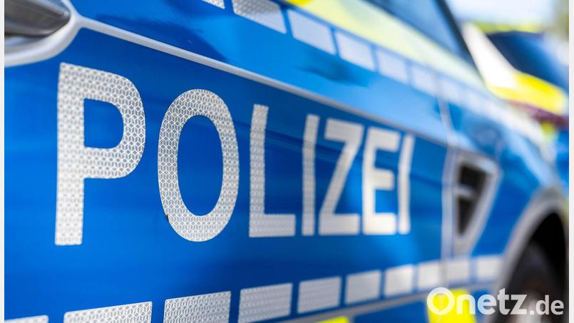 Nach der Meldung eines Geldbeutel-Diebstahls bei den Gartentagen auf Schloss Guteneck ermittelt die Polizei. Symbolbild: David Inderlied/dpa