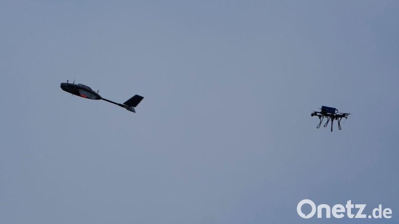 Mit ihren Drohnen versetzt die Ukraine der russischen Ölindustrie immer wieder schwere Schläge. (Archivbild) Bild: Efrem Lukatsky/AP/dpa