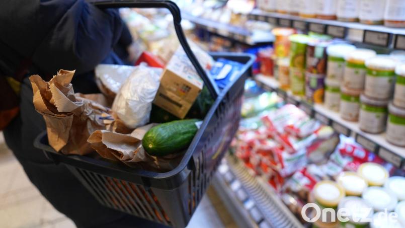 Für Lebensmittel müssen Verbraucher derzeit deutlich tiefer in die Tasche greifen als im Jahr 2020. Bild: Marcus Brandt/dpa