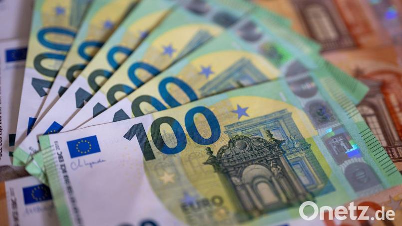 Über 100.000 Euro darf sich ein Mann aus dem Landkreis Amberg-Sulzbach freuen: Diese Summe gewann der 53-Jährige bei der Lotterie "Aktion Mensch". Symbolbild: Monika Skolimowska/dpa