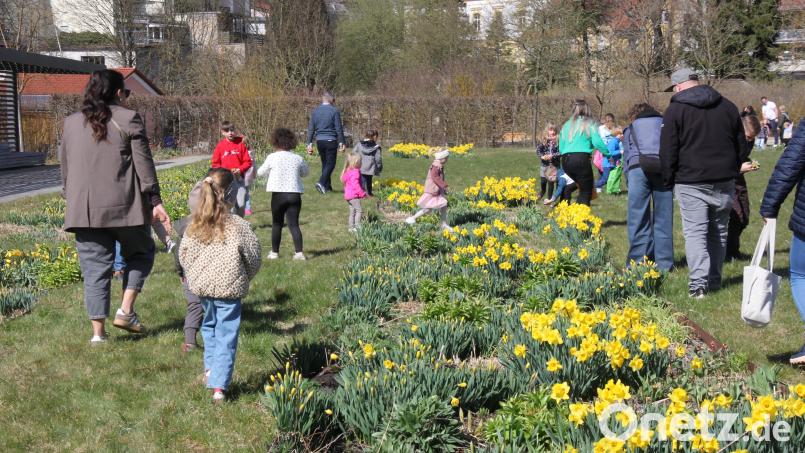 Mächtig was los ist am Nachmittag des Ostermontags bei der Ostereiersuche im Fischhofpark. Bild: Konrad Rosner